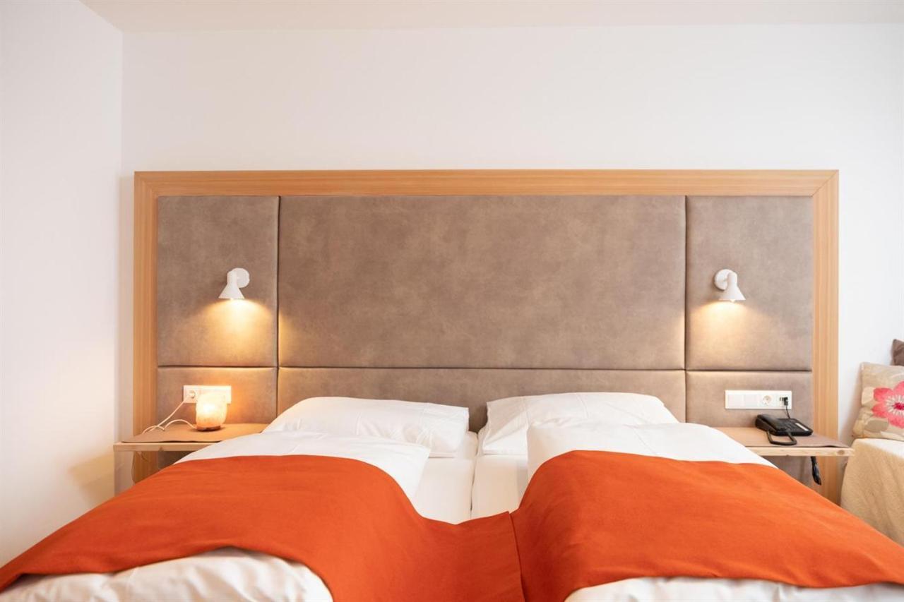Santner, Hotel Eugendorf Eksteriør bilde
