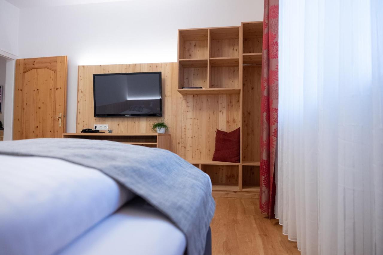 Santner, Hotel Eugendorf Eksteriør bilde