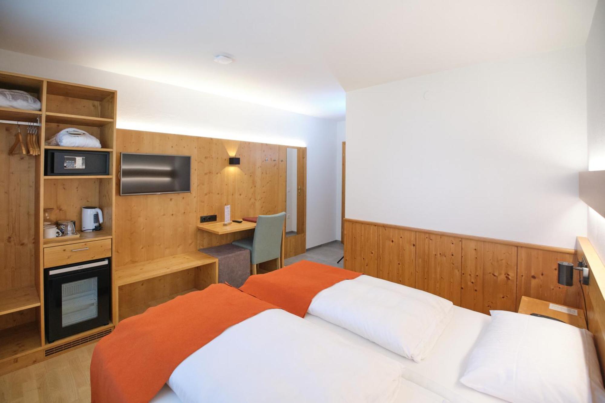 Santner, Hotel Eugendorf Eksteriør bilde