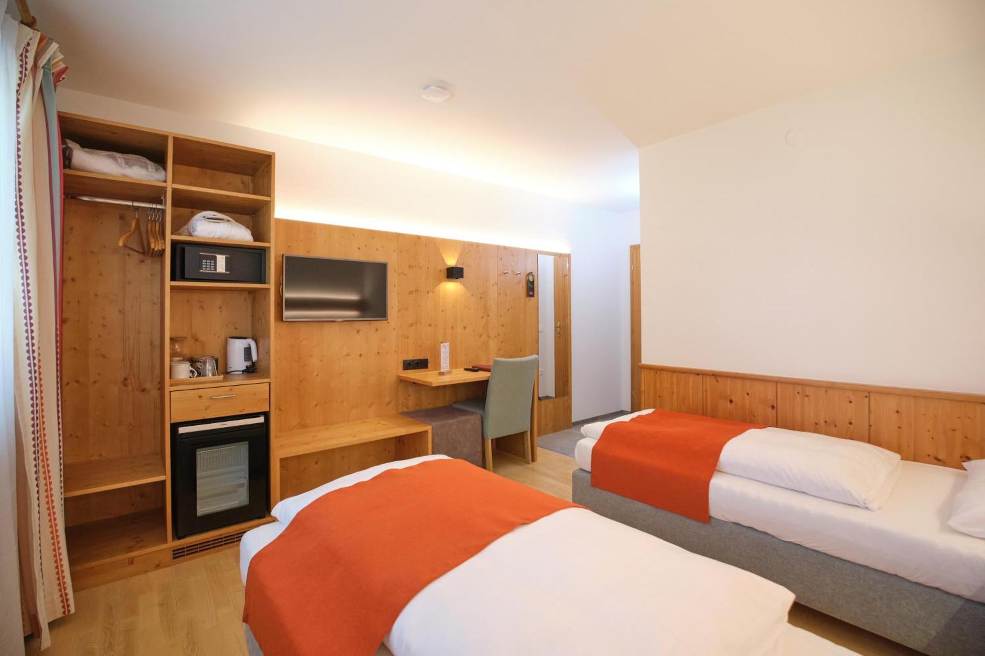 Santner, Hotel Eugendorf Eksteriør bilde